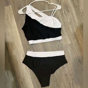 womens abstract two piece bathing suit set